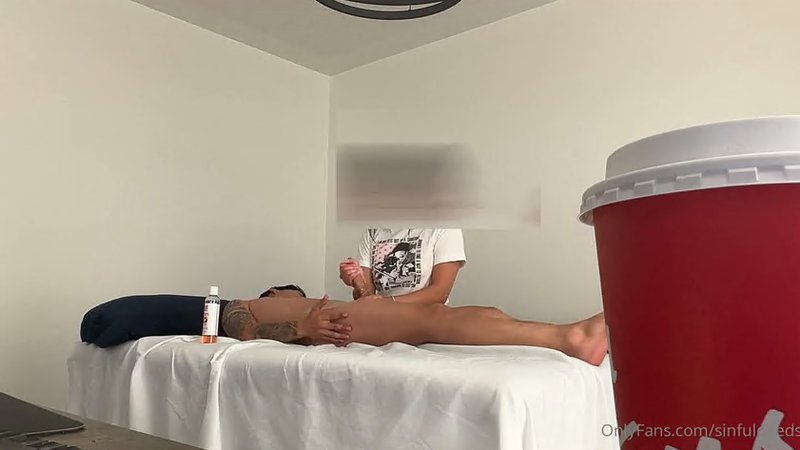 预约上门女按摩师自愿献身韩国大屌痞子「sinfuldeeds」OF私拍，七约性感肥臀越南技师终于变成炮友，过夜操了好几炮